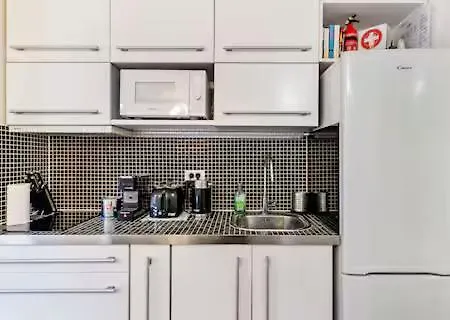 Chill In The Mezzanine At A Retreat Near The Palace