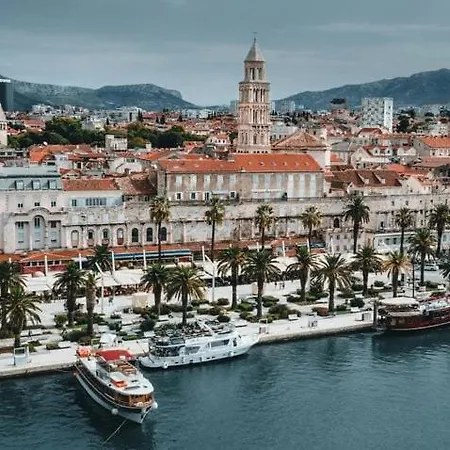 Chill In The Mezzanine At A Retreat Near The Palace Appartement Split