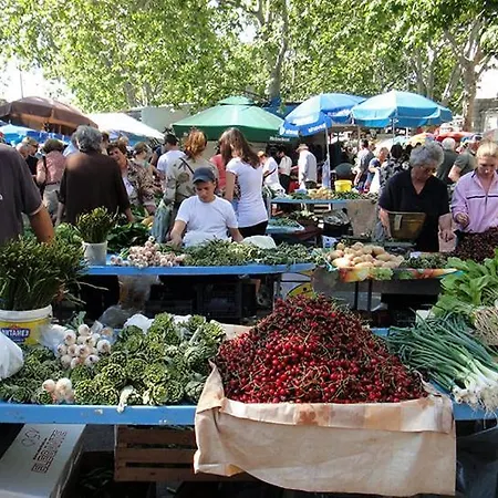 Chill In The Mezzanine At A Retreat Near The Palace Appartement