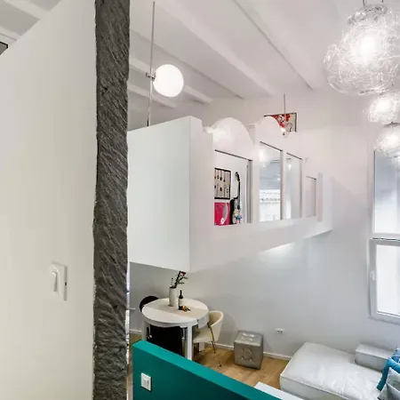 Chill In The Mezzanine At A Retreat Near The Palace Appartement